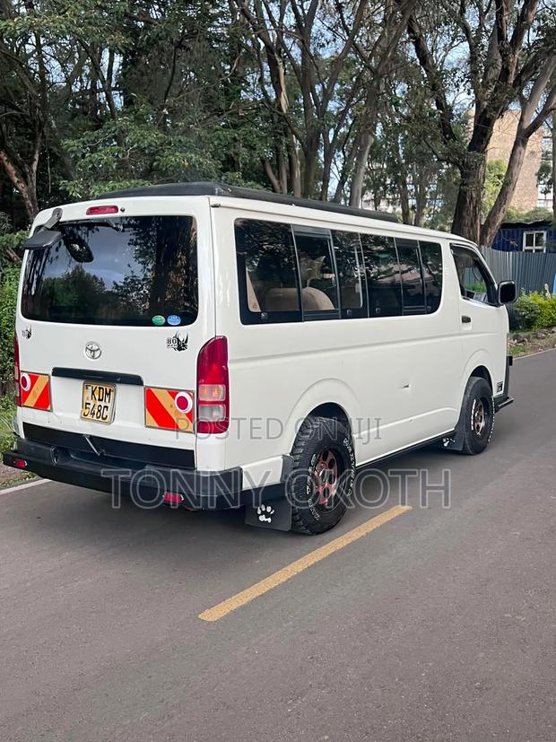 Toyota HiAce 2016 White