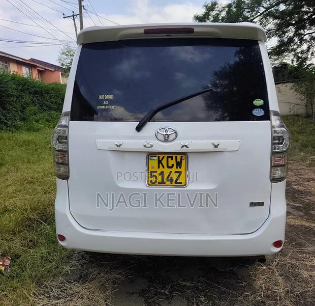 Toyota Voxy 2012 White