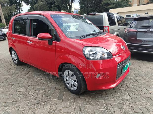 Toyota Porte 2019 Red