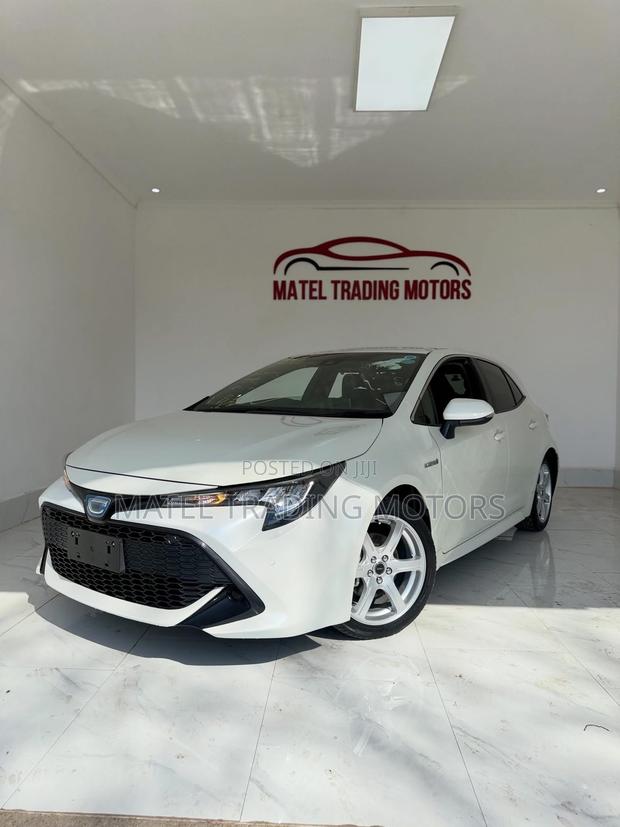 Toyota Corolla SE (1.8L 4cyl 6M) 2019 White