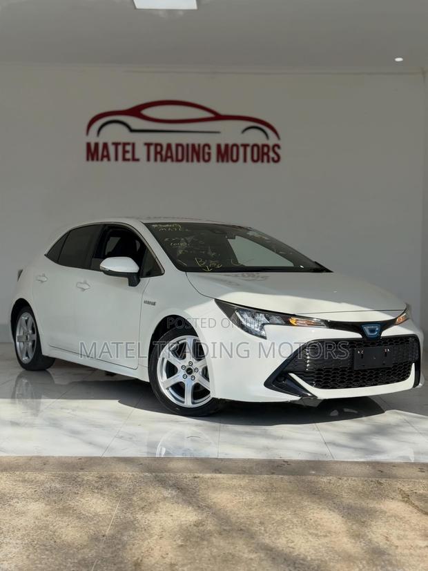 Toyota Corolla SE (1.8L 4cyl 6M) 2019 White