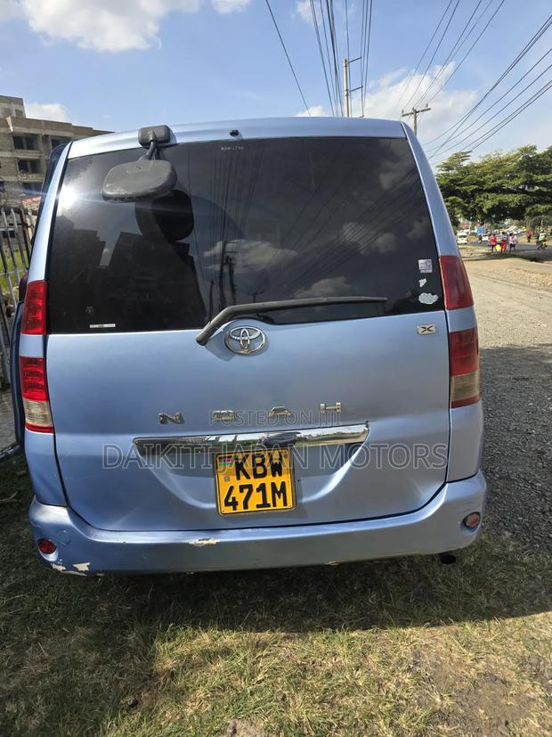 Toyota Noah 2006 Blue
