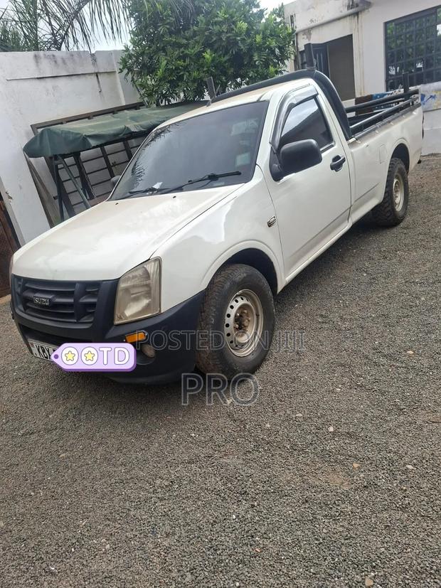 Isuzu D-MAX 2012 White