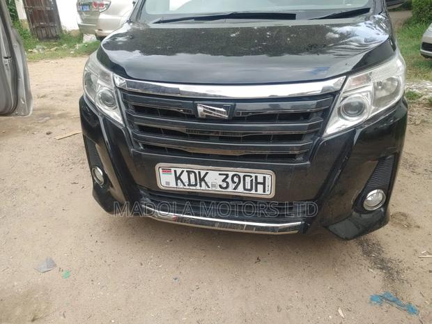 Toyota Noah 2017 Black