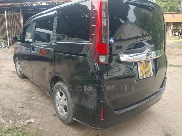 Toyota Noah 2017 Black