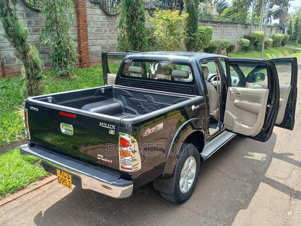 Toyota Hilux 2012 Black