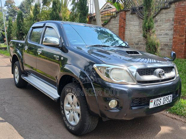 Toyota Hilux 2012 Black