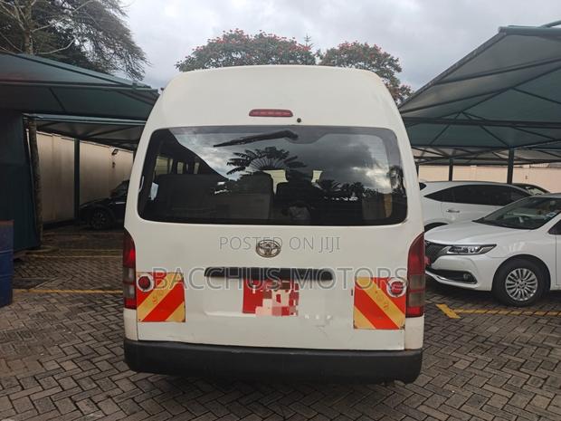 Toyota HiAce 2015 White