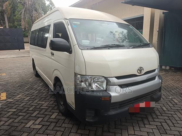 Toyota HiAce 2015 White