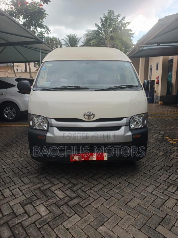 Toyota HiAce 2015 White