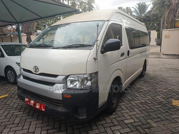 Toyota HiAce 2015 White