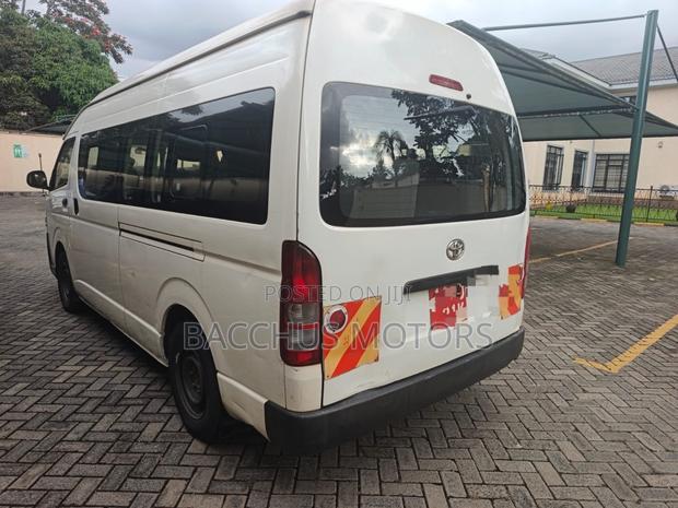 Toyota HiAce 2015 White