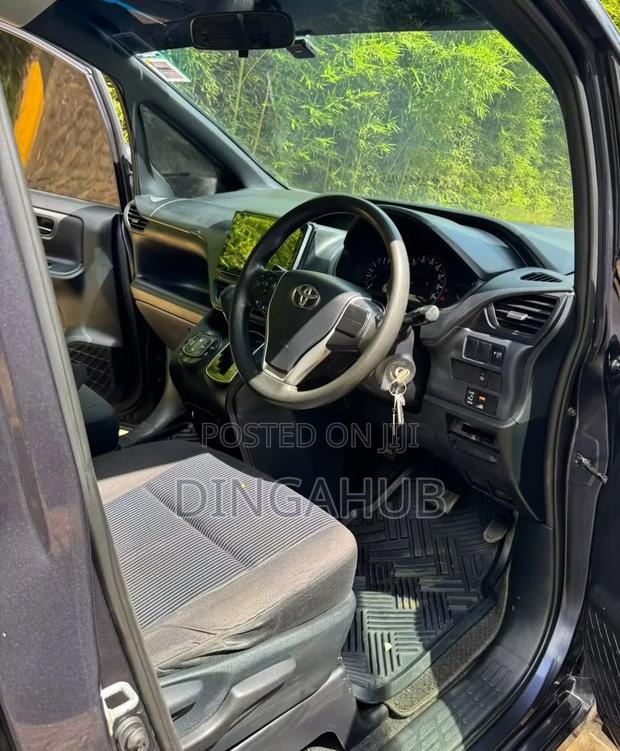 Toyota Voxy 2015 Blue