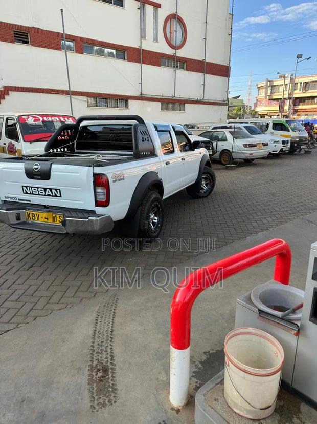 Nissan Hardbody 2013 White