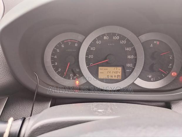 Toyota RAV4 2010 Silver
