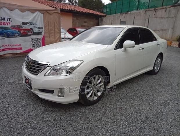 Toyota Crown 2008 White