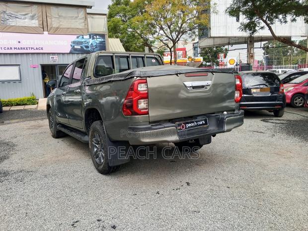 Toyota Hilux 2024 Gray