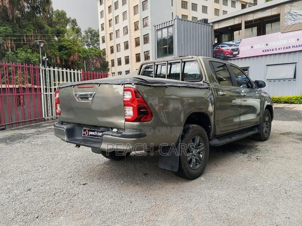 Toyota Hilux 2024 Gray