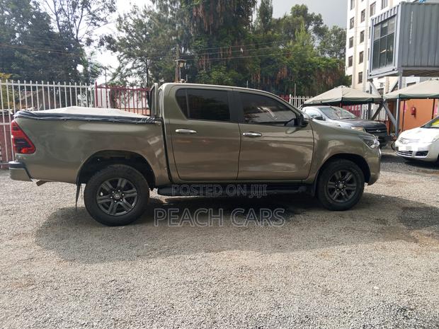 Toyota Hilux 2024 Gray