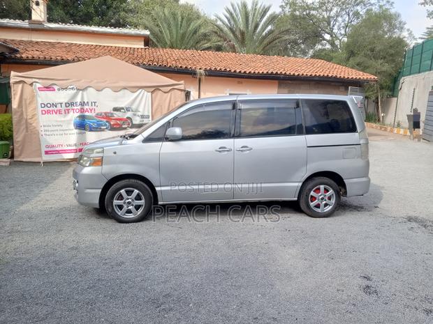 Toyota Voxy 2006 Silver