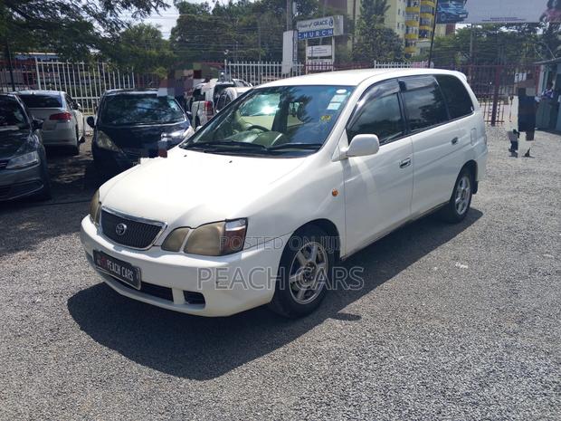 Toyota Gaia 2003 White