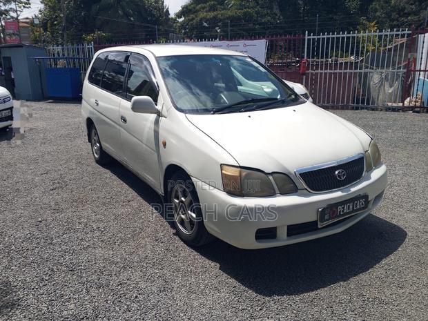 Toyota Gaia 2003 White