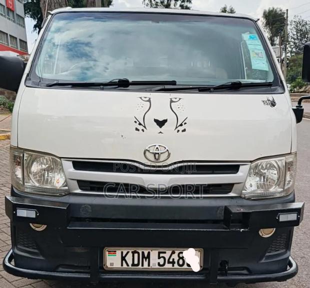 Toyota HiAce 2017 White