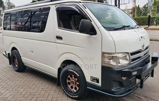 Toyota HiAce 2017 White