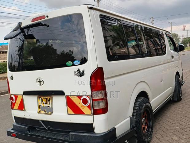 Toyota HiAce 2017 White