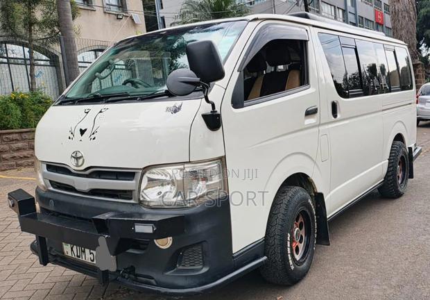 Toyota HiAce 2017 White