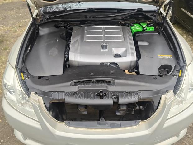 Toyota Crown 2011 Gold