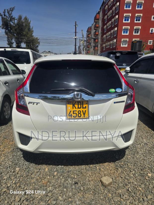 Honda Fit EX 4dr Hatchback (1.5L 4cyl CVT) 2015 White