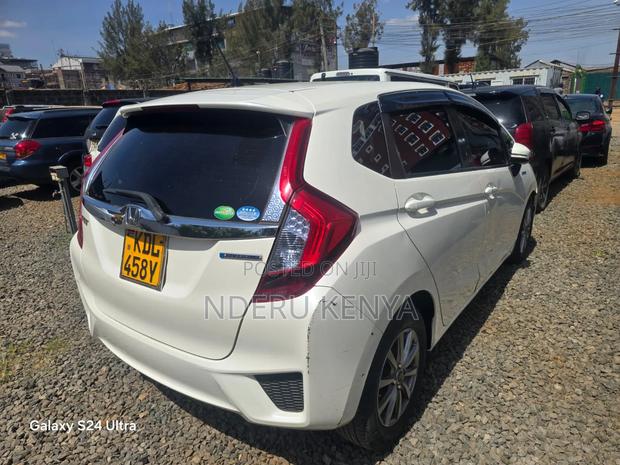 Honda Fit EX 4dr Hatchback (1.5L 4cyl CVT) 2015 White