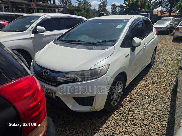 Honda Fit EX 4dr Hatchback (1.5L 4cyl CVT) 2015 White