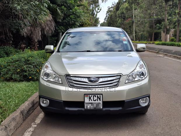 Subaru Outback 2.5i 2010 Gold