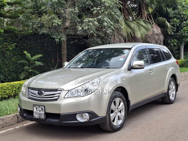 Subaru Outback 2.5i 2010 Gold