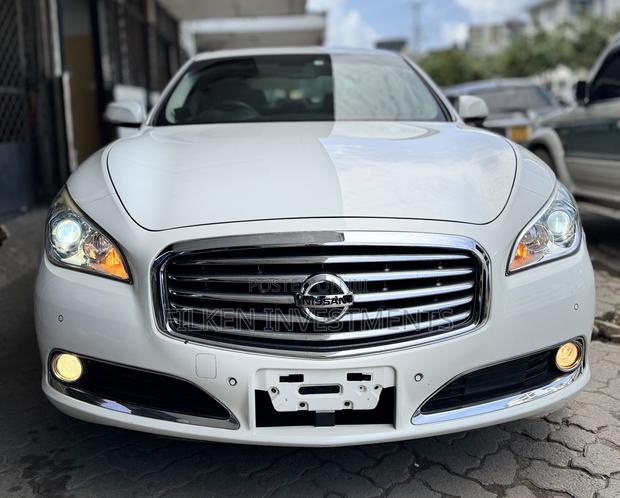 Nissan Cima 2019 White