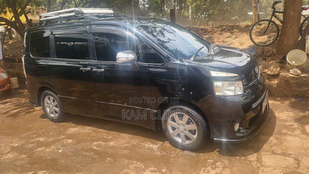 Toyota Voxy 2011 Black