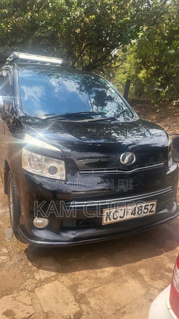 Toyota Voxy 2011 Black