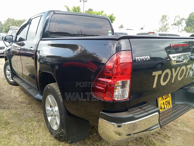 Toyota Hilux 2018 Black