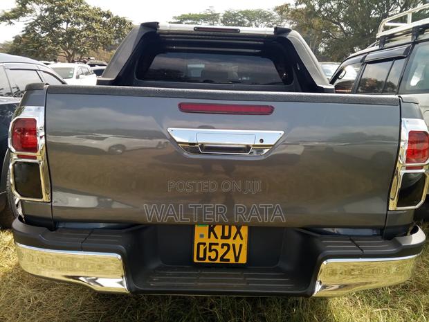 Toyota Hilux 2018 Gray