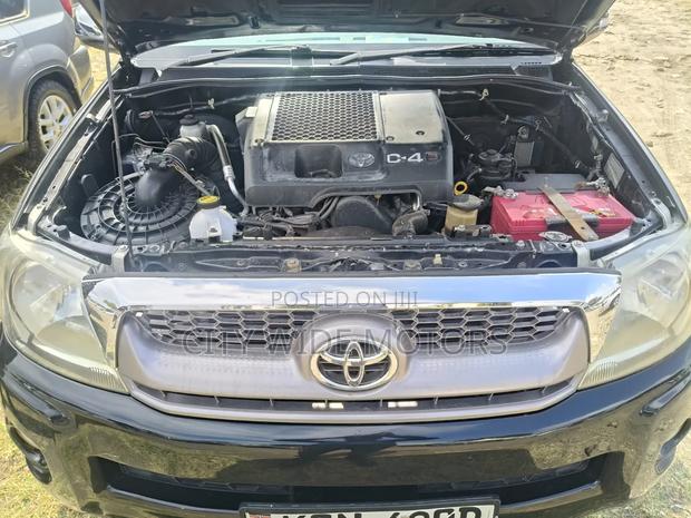 Toyota Hilux 2010 Black
