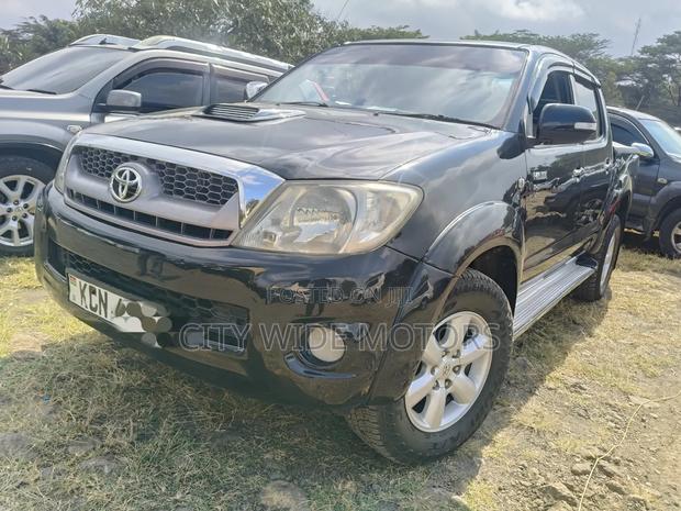 Toyota Hilux 2010 Black