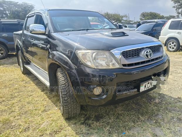 Toyota Hilux 2010 Black