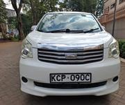 Toyota Noah 2010 White for sale