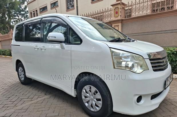 Toyota Noah 2010 White