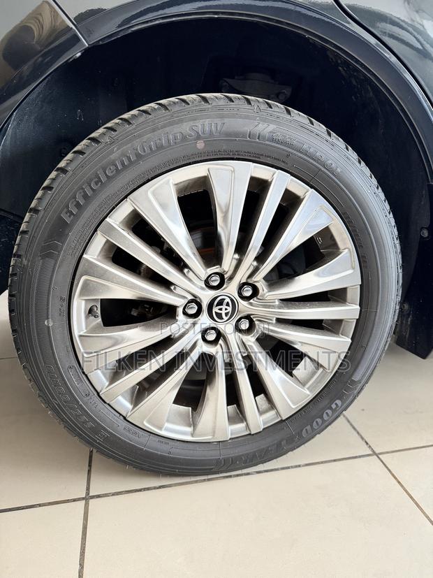 Toyota Harrier 2.0 2021 Black