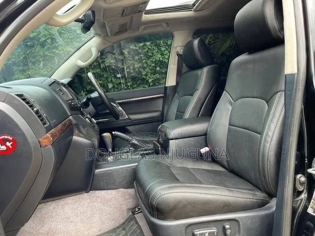 Toyota Land Cruiser 2011 Black