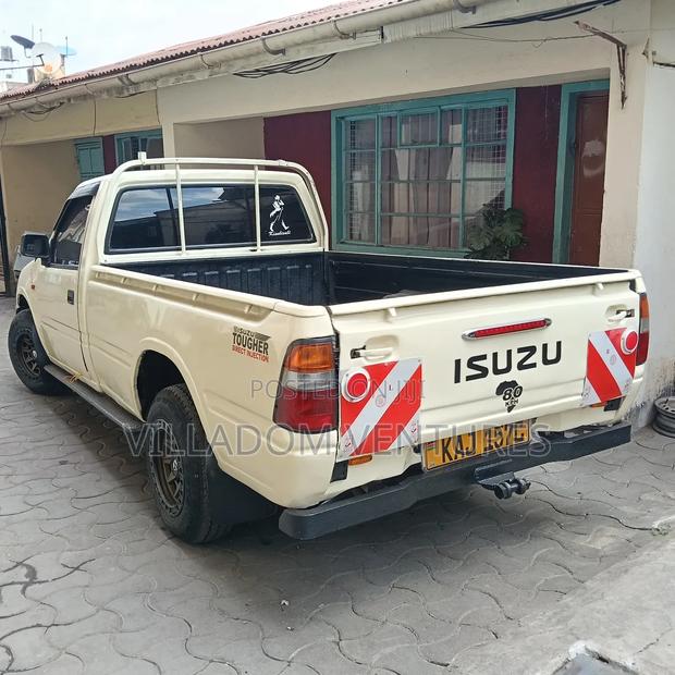 Isuzu D-MAX 2002 Beige