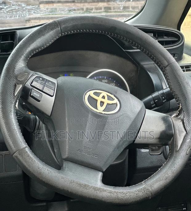 Toyota Wish 2013 Black
